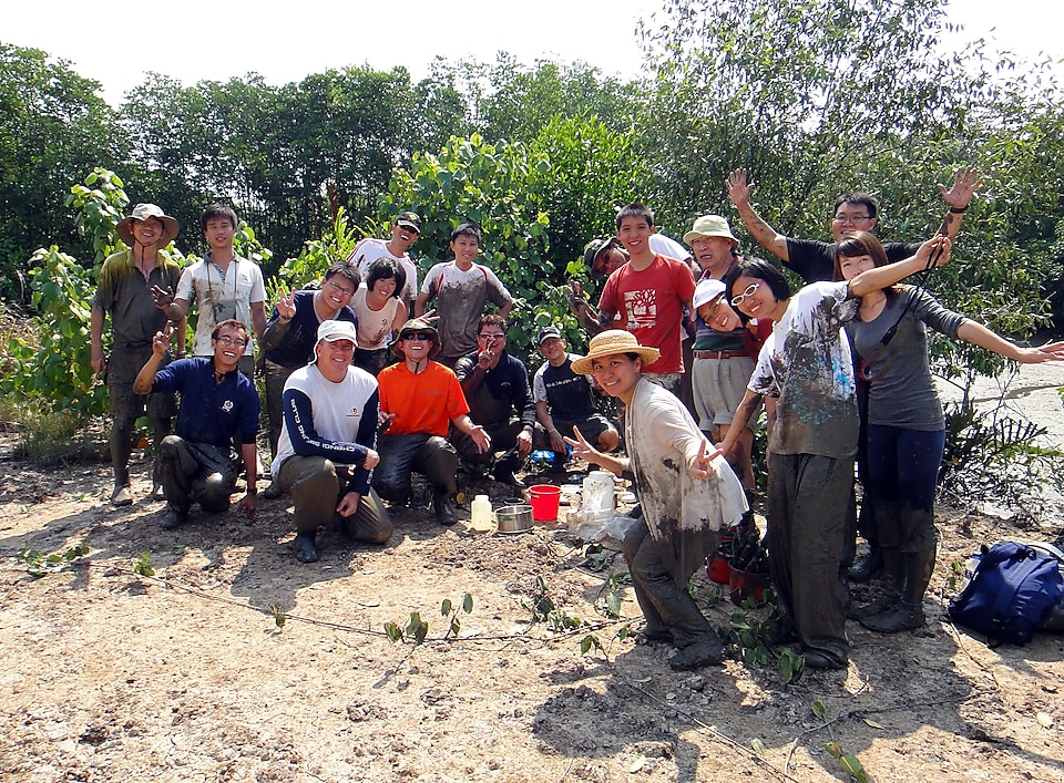 Shell volunteers participating in the Marine Biodiversity Survey Programme.